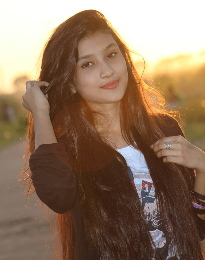 মডেল : আলফী আলমগীর আকসা