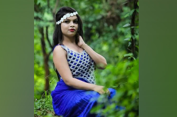 মডেল : শিখা খান