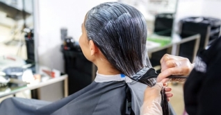 অসময়ে চুল পাকা ঢাকতে ঘরোয়া উপায় অসময়ে চুল পাকা ঢাকতে ঘরোয়া উপায়