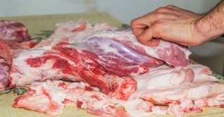 ক্যান্সার আক্রান্ত পশুর মাংস কিনছেন না তো! ক্যান্সার আক্রান্ত পশুর মাংস কিনছেন না তো!