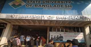 শিক্ষক ছাটাইয়ের প্রতিবাদে স্টেট ইউনিভার্সিটিতে বিক্ষোভ