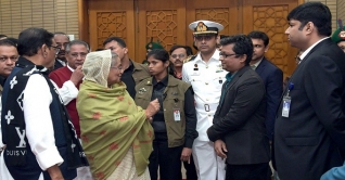 সাংবাদিক ভাস্করকে ‘অভয়’ দিলেন প্রধানমন্ত্রী সাংবাদিক ভাস্করকে ‘অভয়’ দিলেন প্রধানমন্ত্রী