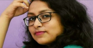 ট্রাম্পকে টুইটারে জ্ঞান দিয়ে বিখ্যাত আস্থা ট্রাম্পকে টুইটারে জ্ঞান দিয়ে বিখ্যাত আস্থা