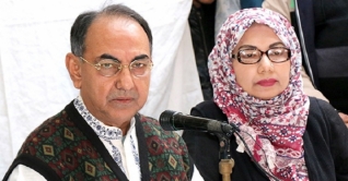 কেন্দ্রে গিয়েও ভোট দিলেন না আব্বাস দম্পতি কেন্দ্রে গিয়েও ভোট দিলেন না আব্বাস দম্পতি