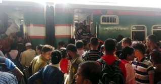 ভোট দিতে ঘরে ফেরা, কমলাপুর রেলস্টেশনে ভিড়