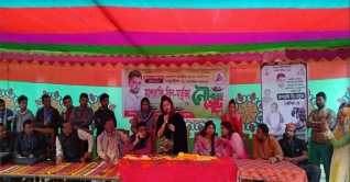 মাশরাফির প্রচারণায় স্ত্রী সুমি