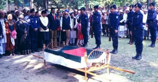 বীরপ্রতীক তারামন বিবির দাফন সম্পন্ন বীরপ্রতীক তারামন বিবির দাফন সম্পন্ন