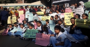 ভিকারুননিসার শিক্ষার্থীদের বিক্ষোভ চলছে