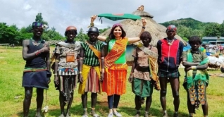 নাহারের একমাত্র স্বপ্ন সারা বিশ্ব ঘুরে দেখা