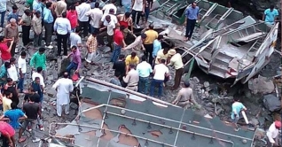 ভারতে স্কুলবাস খাদে; ছয় শিশুসহ নিহত ৭ ভারতে স্কুলবাস খাদে; ছয় শিশুসহ নিহত ৭
