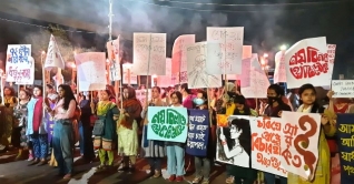 মধ্যরাতে রাজধানীতে ‘শেকল ভাঙার পদযাত্রা’ মধ্যরাতে রাজধানীতে ‘শেকল ভাঙার পদযাত্রা’