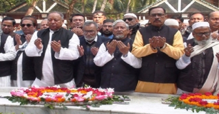 টুঙ্গিপাড়ায় বঙ্গবন্ধুর সমাধিতে আ. লীগের শ্রদ্ধা