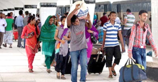 ঈদ শেষে রাজধানীতে ফিরছে মানুষ