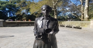 ডায়ান আরবাস: প্রান্তিক জনগোষ্ঠীকে তুলে এনেছিলেন ক্যামেরার ফোকাসে ডায়ান আরবাস: প্রান্তিক জনগোষ্ঠীকে তুলে এনেছিলেন ক্যামেরার ফোকাসে