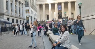 ফেডারাল হল ও প্রথম মার্কিন প্রেসিডেন্ট জর্জ ওয়াশিংটনের অভিষেক