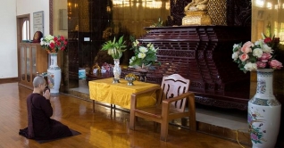 নানা ধর্মে ধর্মীয় আচারে প্রথাভাঙা নারীরা