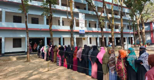 কক্সবাজারে নারী ভোটারদের উপস্থিতি বেশি