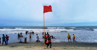 ঘূর্ণিঝড় ‘মোখা’ উপকূল অতিক্রম শুরু করেছে