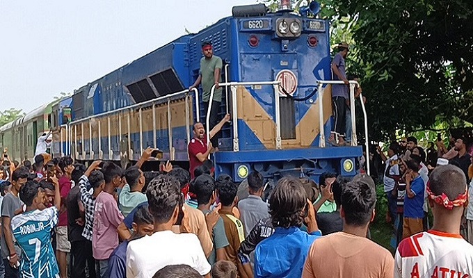 রাজশাহীর সঙ্গে সারা দেশের ট্রেন চলাচল শুরু