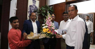 তারেক রহমানকে ফুল ও  মিষ্টি পাঠিয়েছেন মমতা বন্দ্যোপাধ্যায়