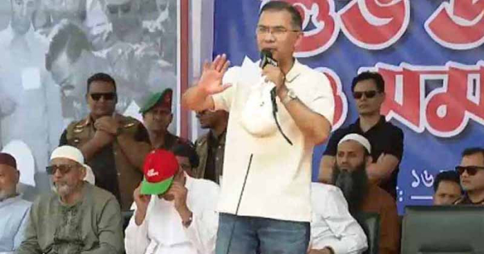 দিনাজপুরের কাহারোল উপজেলায় ‘শাহাপাড়া খাল’ পুনর্খনন কর্মসূচির উদ্বোধনী অনুষ্ঠানে প্রধান অতিথির বক্তব্য দেন প্রধানমন্ত্রী তারেক রহমান। ছবি : ইউএনবি