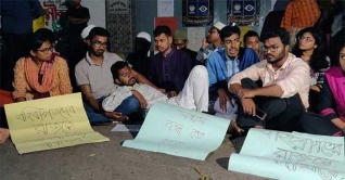 ভিসির সঙ্গে বৈঠকে বসেছেন ভিপি নুর