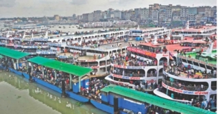 ‘ফণী’র সতর্কতায় সারা দেশে নৌযান চলাচল বন্ধ