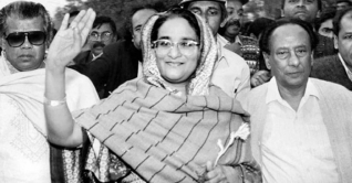 শেখ হাসিনার স্বদেশ প্রত্যাবর্তন দিবস আজ শেখ হাসিনার স্বদেশ প্রত্যাবর্তন দিবস আজ