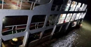 অল্পের জন্য রক্ষা পেলেন লঞ্চের দুই শতাধিক যাত্রী
