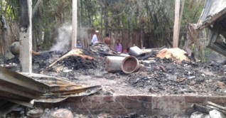 বরগুনায় মেয়েকে পুড়িয়ে হত্যা, মা দগ্ধ