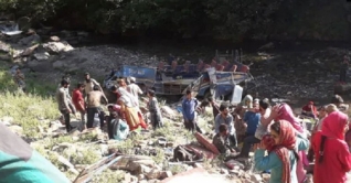 কাশ্মীরে বাস খাদে, নিহত ৩৩ কাশ্মীরে বাস খাদে, নিহত ৩৩