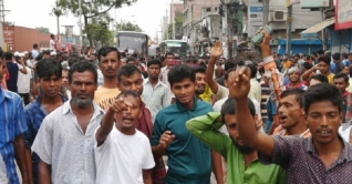 সড়কে রিকশা বন্ধের প্রতিবাদে বিক্ষোভ