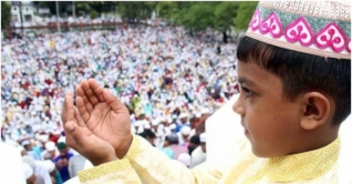 ডেঙ্গু থেকে রক্ষায় ঈদের প্রধান জামাতে বিশেষ দোয়া ডেঙ্গু থেকে রক্ষায় ঈদের প্রধান জামাতে বিশেষ দোয়া