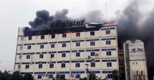 গাজীপুরে মিনিস্টার ফ্রিজ কারখানায় আগুন