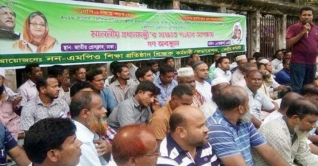 দাবি না মানায় ফের আমরণ অনশনে শিক্ষকরা