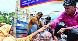 ৩৫ টাকায় পেঁয়াজ বিক্রি শুরু করছে টিসিবি