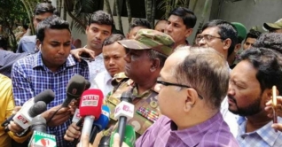 ‘ধর্ষণের শিকার ছাত্রীটি ট্রমা ও শ্বাসকষ্টে ভুগছেন’ ‘ধর্ষণের শিকার ছাত্রীটি ট্রমা ও শ্বাসকষ্টে ভুগছেন’