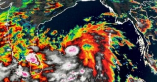 ভয়াবহ রূপে ঘূর্ণিঝড় ‘আম্ফান’, সংকেত বেড়ে ৪ ভয়াবহ রূপে ঘূর্ণিঝড় ‘আম্ফান’, সংকেত বেড়ে ৪