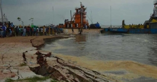 পদ্মায় ভাঙন, শিমুলিয়া ফেরিঘাট বন্ধ ঘোষণা