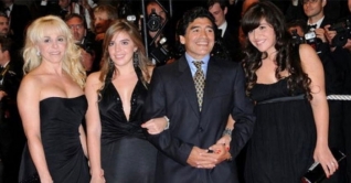 ম্যারাডোনার সম্পদ নিয়ে ৬ নারীর ১০ সন্তানের ‘লড়াই’