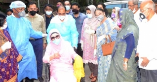 খালেদা জিয়ার বাসায় ৯ জন করোনা আক্রান্ত খালেদা জিয়ার বাসায় ৯ জন করোনা আক্রান্ত