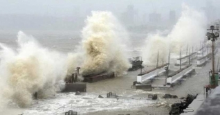 ইয়াস আছড়ে পড়ার আগেই দিঘায় প্রবল জলোচ্ছ্বাস ইয়াস আছড়ে পড়ার আগেই দিঘায় প্রবল জলোচ্ছ্বাস