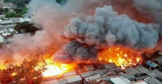 আগুনে পুড়ল মহাখালীর সাততলা বস্তির কয়েকশ’ ঘর