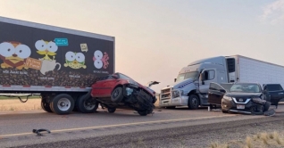 যুক্তরাষ্ট্রে বালি ঝড়ের মধ্যে সড়ক দুর্ঘটনা, শিশুসহ নিহত ৮