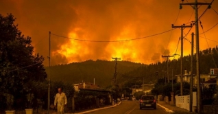 গ্রিসে ভয়াবহ দাবানলে নিহত ১০, আহত অনেক