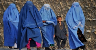 আফগান নারীদের ঘরে থাকার নির্দেশ তালেবানের আফগান নারীদের ঘরে থাকার নির্দেশ তালেবানের