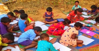 গাছের তলায় `গাছের ইস্কুল`