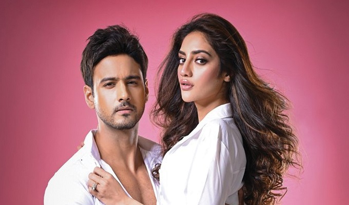 টলিউড তারকা নুসরাত জাহান ও যশ দাসগুপ্ত। পুরোনো ছবি