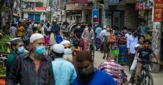 রাজধানীর অলিগলিতে নেই লকডাউনের ছাপ