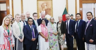 রোহিঙ্গারা বাংলাদেশের জন্য বিরাট বোঝা: প্রধানমন্ত্রী রোহিঙ্গারা বাংলাদেশের জন্য বিরাট বোঝা: প্রধানমন্ত্রী